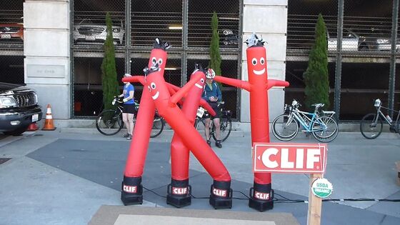Dansante aérienne gonflable accrocheuse et dansante du ciel avec construction durable et installation facile pour la publicité